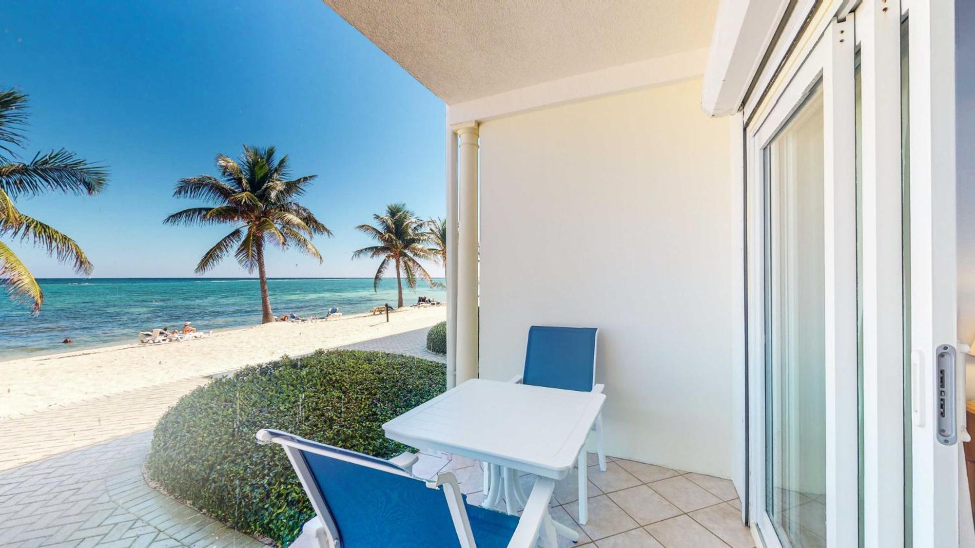 Wyndham Reef Resort, Grand Cayman East End Exterior photo